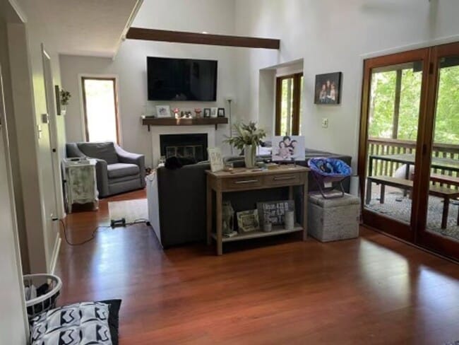 Building Photo - 3 Bedroom || 3 Bathroom Home with Basement...
