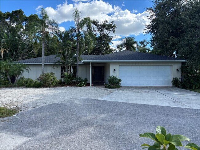 Primary Photo - 2866 E Rainbow Cir
