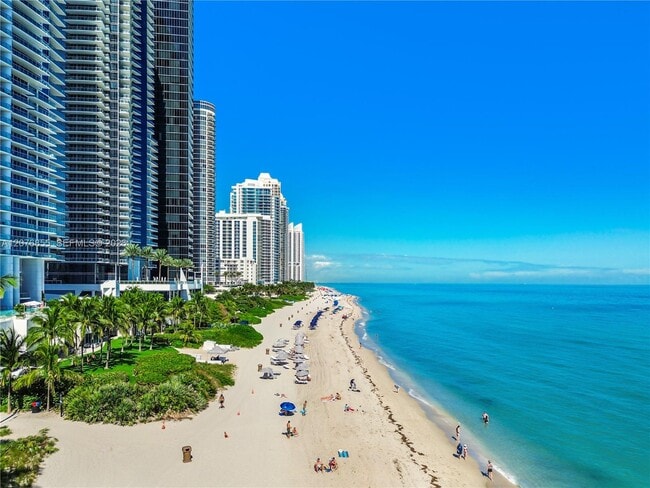 Building Photo - 17001 Collins Ave