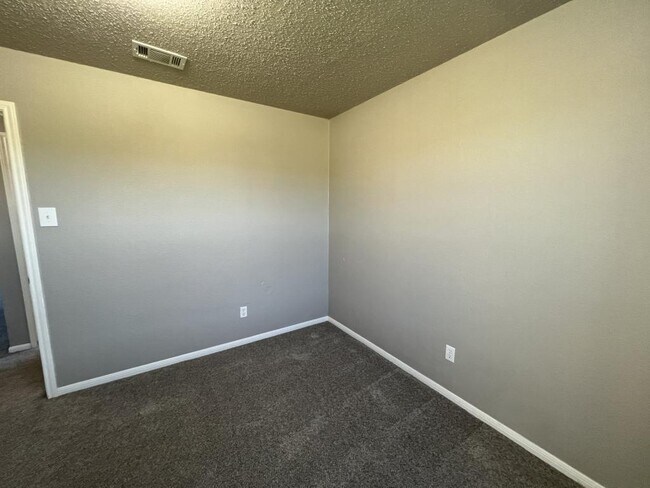 Building Photo - 4115 Mustang Dr