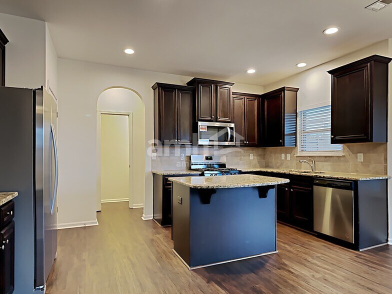 Building Photo - 635 Ocean Ave