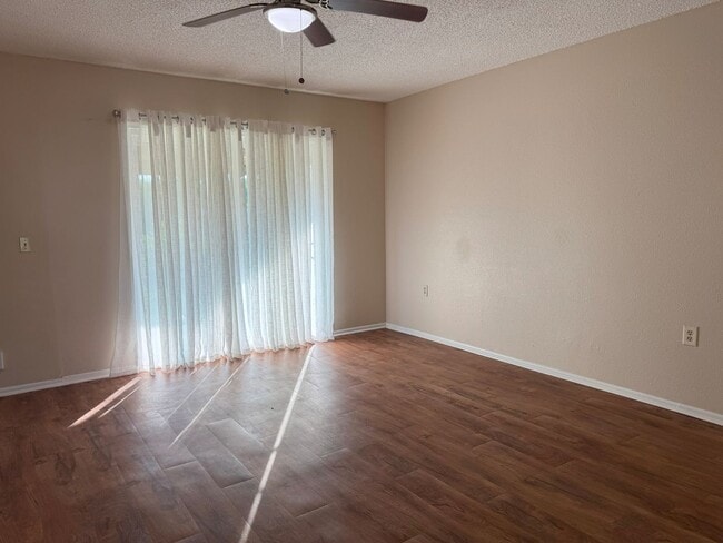 Building Photo - 104 Meadow Hill
