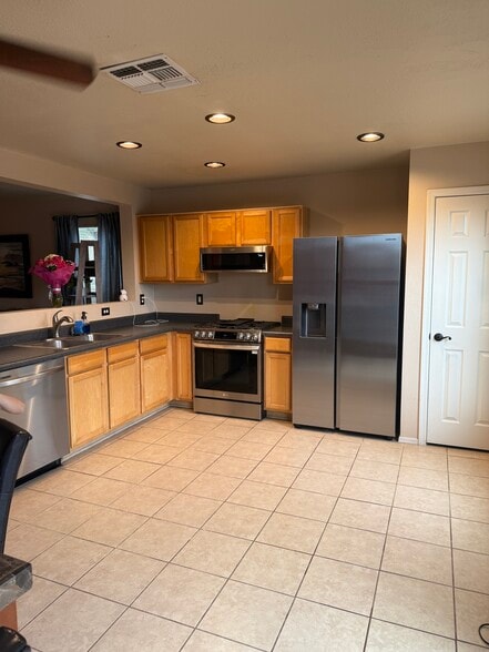 Kitchen - 3508 N Sierra Springs Dr