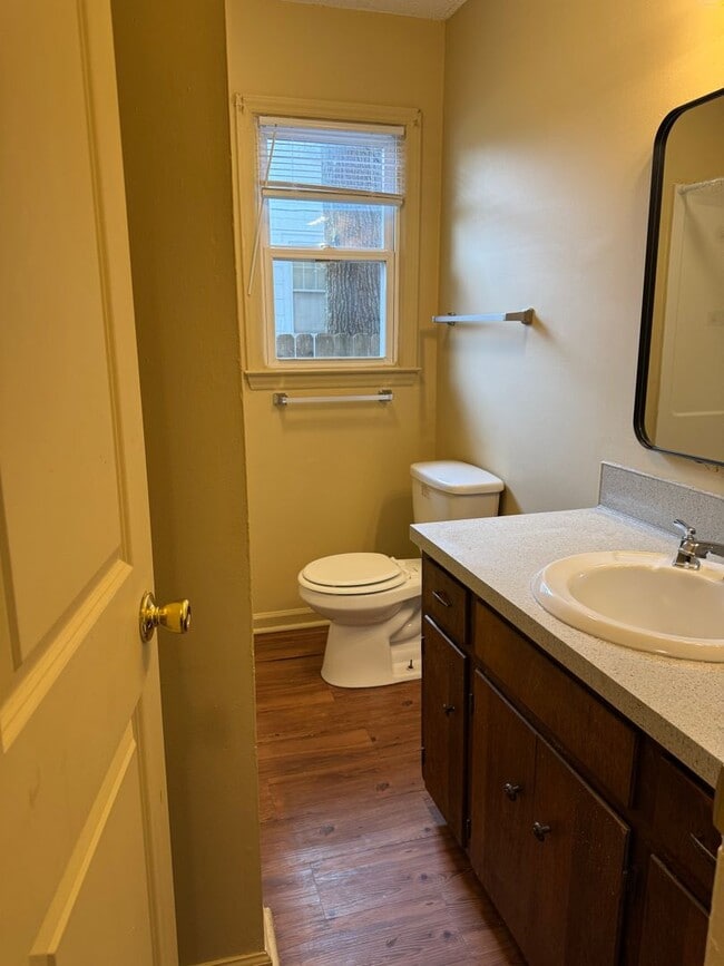 Building Photo - Updated Two Bedroom Apartment in Statesville