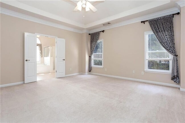 Building Photo - 3206 Windsor Lake Dr NE