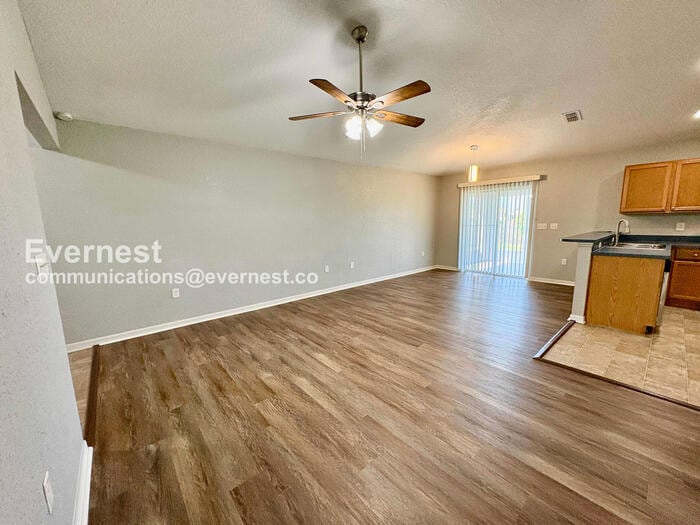 Building Photo - 2219 15th Ave E