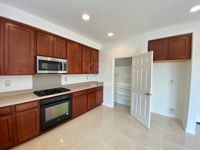 Building Photo - 10814 Peony Pl Dr