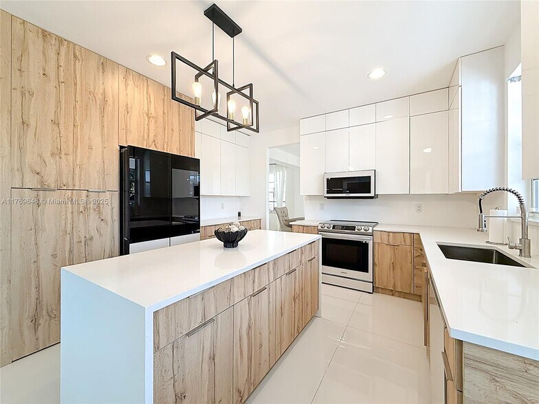 Building Photo - 1598 Sandpiper Cir
