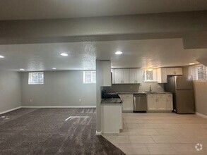 Building Photo - Newly Updated 3 Bedroom with Washer and D...