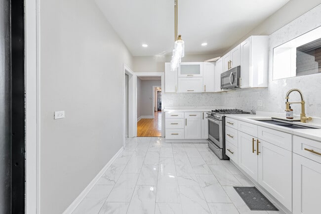 Building Photo - 2230 N Mulligan Ave