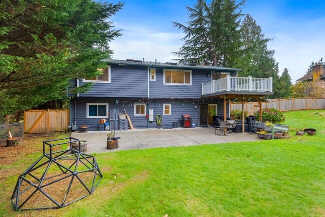 Building Photo - Newly Renovated Bothell Home Sitting on 1 Acre of Land!