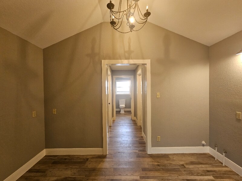 Building Photo - 513 S La Grange St