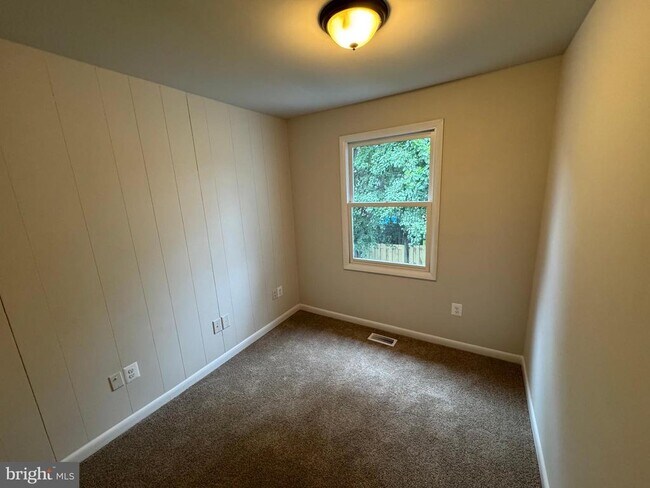 Building Photo - 5140 Redbud Rd
