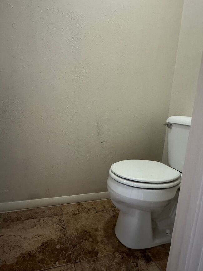 Building Photo - 4312 NW Santa Fe Ave