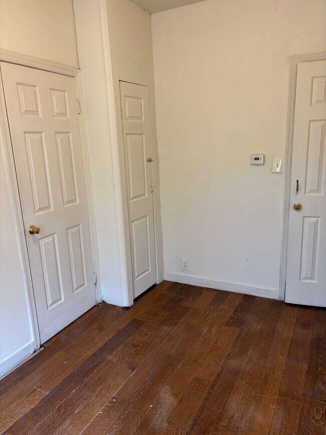 Entrance - 1326 W Pratt St