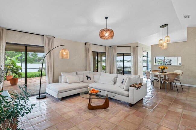 Building Photo - 12541 Shoreside Ln