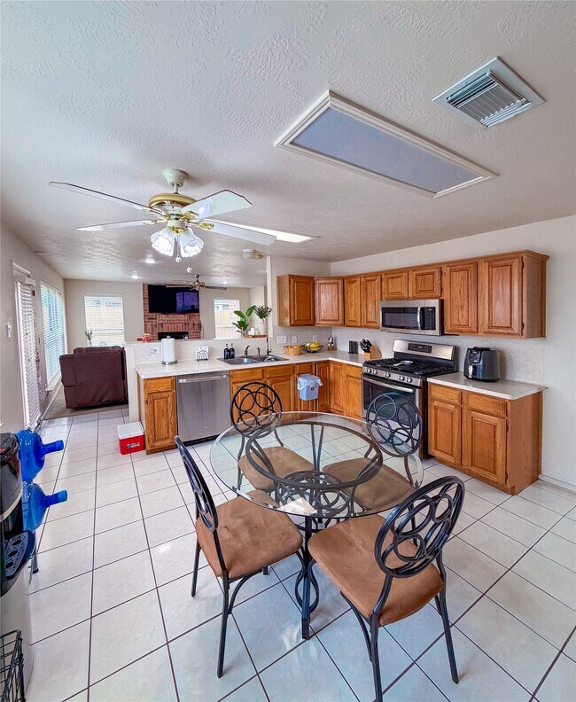 Building Photo - 13422 Blackbird Dr