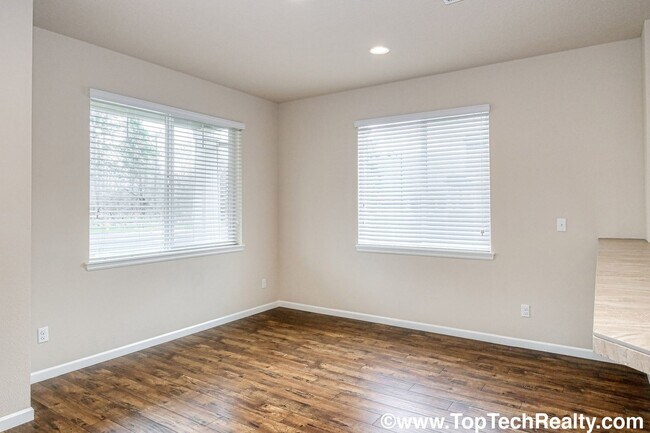 Building Photo - Lovely 4 BD* 2.5 BA* Corner Lot Single Family Home Located In Covetted Abbey Creek Community In N...