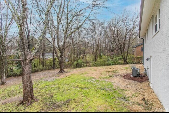 Building Photo - 2809 Newark Dr