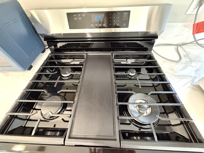 Building Photo - 8507 Croydon Ave