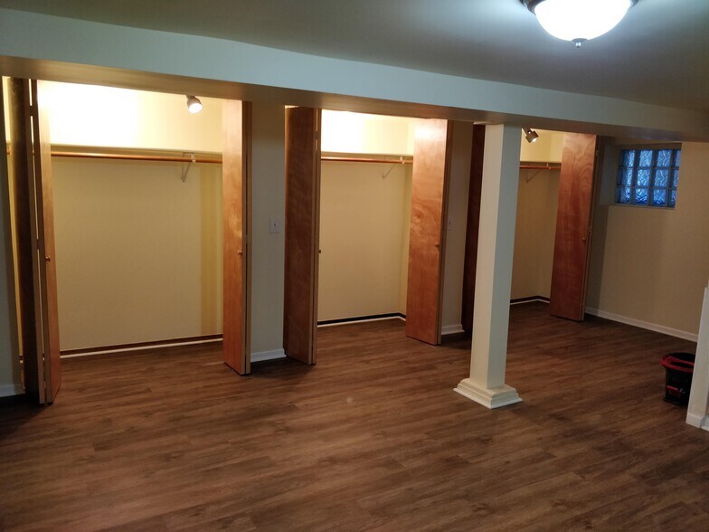 Building Photo - 3527 S Lowe Ave