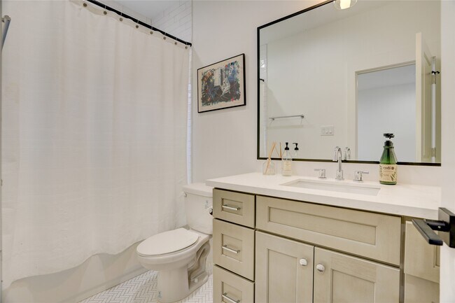 Building Photo - 2013 Cochran St