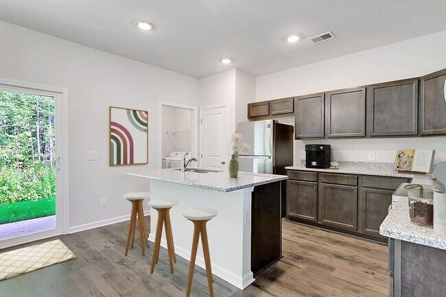 Building Photo - 121 Marigny St