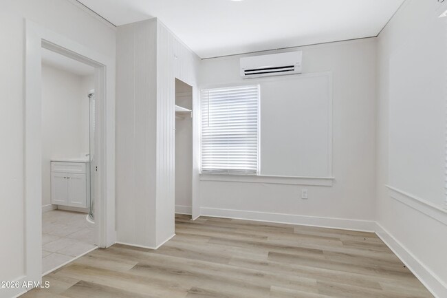 Building Photo - 1108 E Portland St