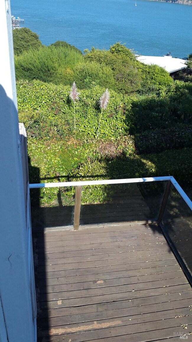 Building Photo - 230 Diviso St