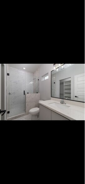 Building Photo - 1007 Hidden Hls St