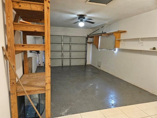 Building Photo - 7904 NW 70th Ct