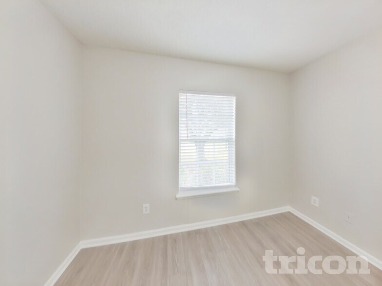 Building Photo - 1695 Northglen Cir