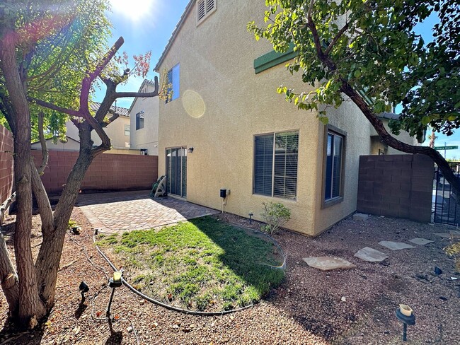 Building Photo - 3 BEDROOM + LOFT HOME IN GATED COMMUNITY I...