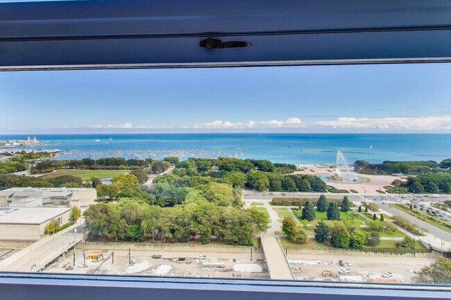 Building Photo - 330 S Michigan Ave