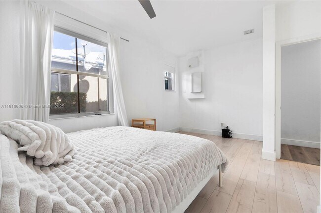 Building Photo - 932 Nandina Dr