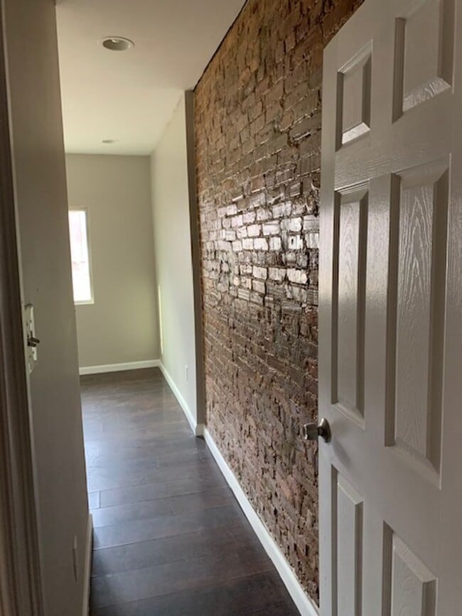 Building Photo - NICE 3BD/2.5 BATHS HOUSE READY FOR THE HOL...