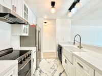Building Photo - 326 E Surfside Dr