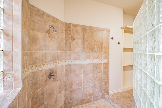 Building Photo - 5402 158th St