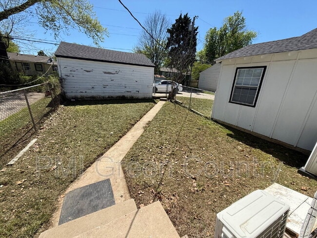 Building Photo - 3932 E 1st St