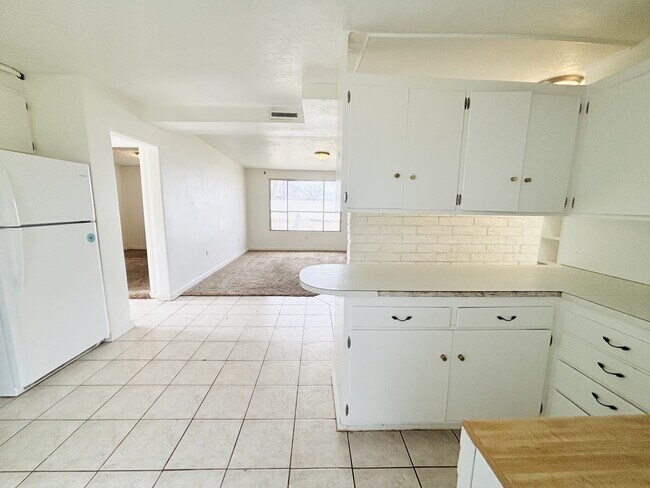 Building Photo - 13413 Minuteman Dr