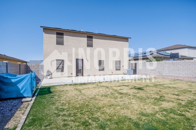 Building Photo - Beautiful Large Home Very Close to Freeway