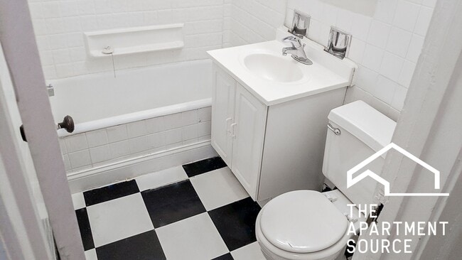 Building Photo - 1904 W Winnemac Ave