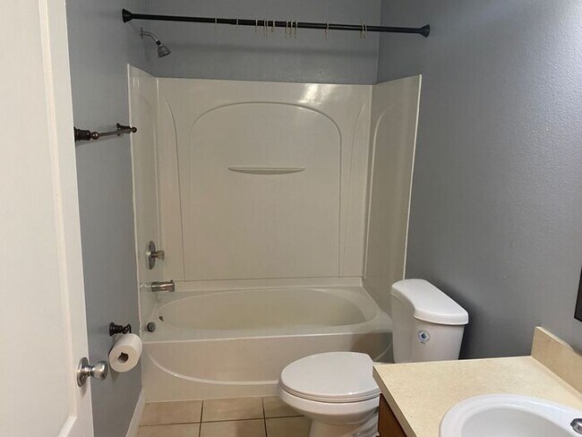 Building Photo - Valentine's Day Rent Special-Wonderful 2/2 Townhome w/ Pond View in St. Cloud