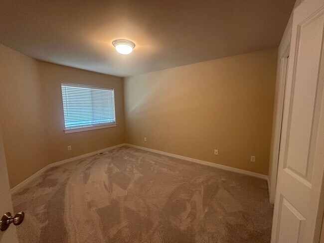 Building Photo - 8862 Ellsworth Ct NE