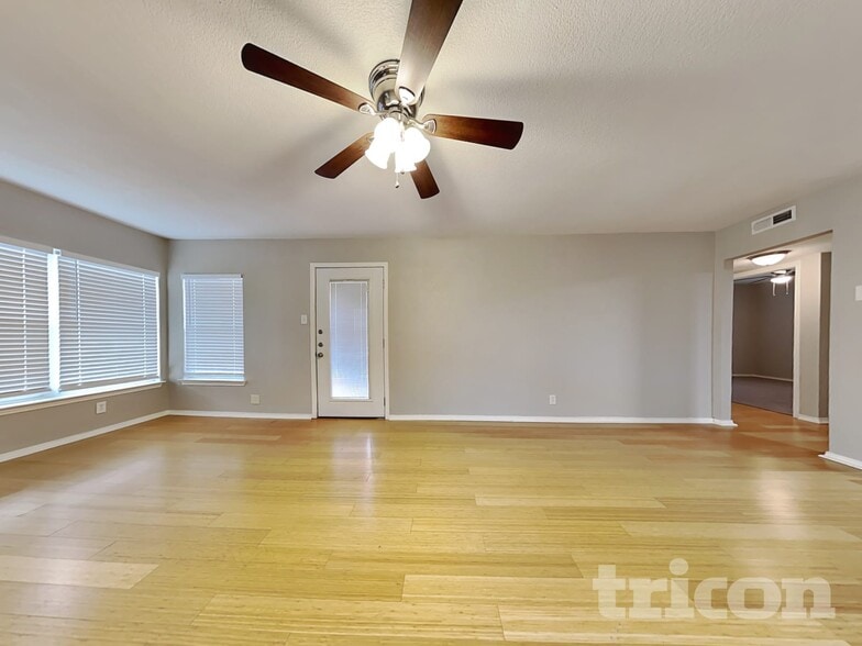 Building Photo - 706 Olney Dr