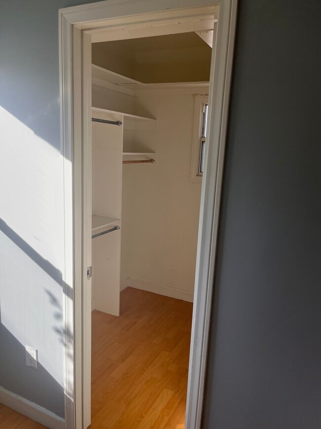 Building Photo - 1345 N Pacific Ave