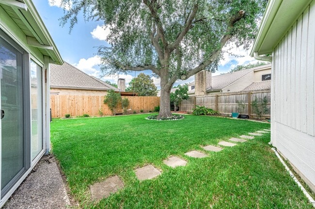 Building Photo - 12302 Piping Rock Dr