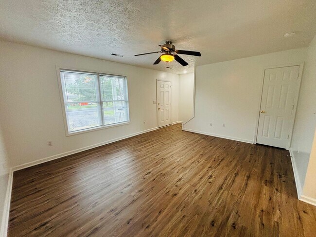 Building Photo - 350 Wakeman Ct NE