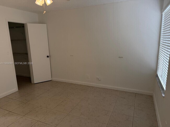 Building Photo - 2826 S University Dr