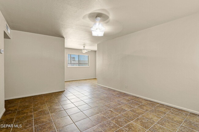 Building Photo - 4948 Aiken Ln